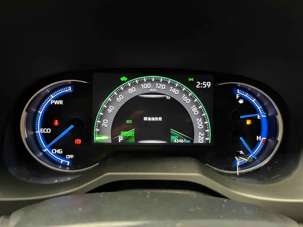 Toyota RAV4 — миниатюра 9