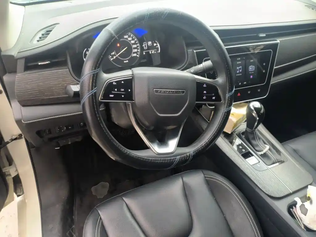 Venucia D60 2023 PLUS 1.6L XL CVT