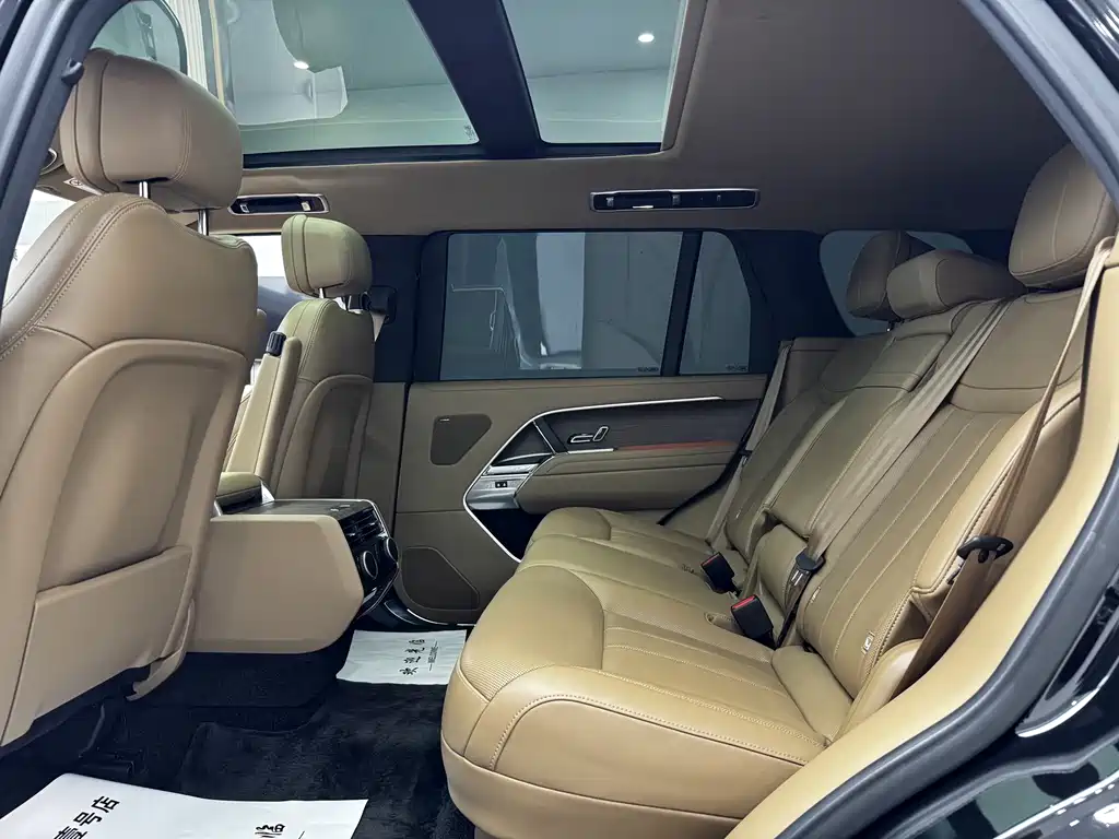 Land Rover Range Rover 2025 3.0 L6 400PS Long Wheelbase мест