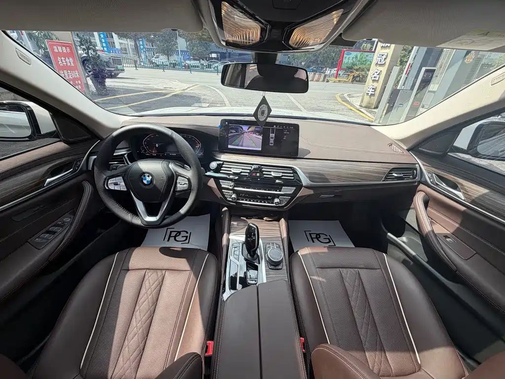 BMW 5 Series — миниатюра 5