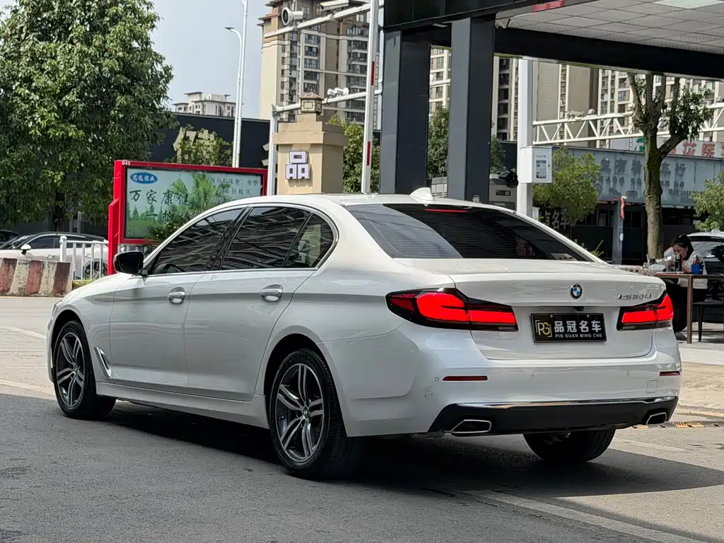 BMW 5 Series — миниатюра 7