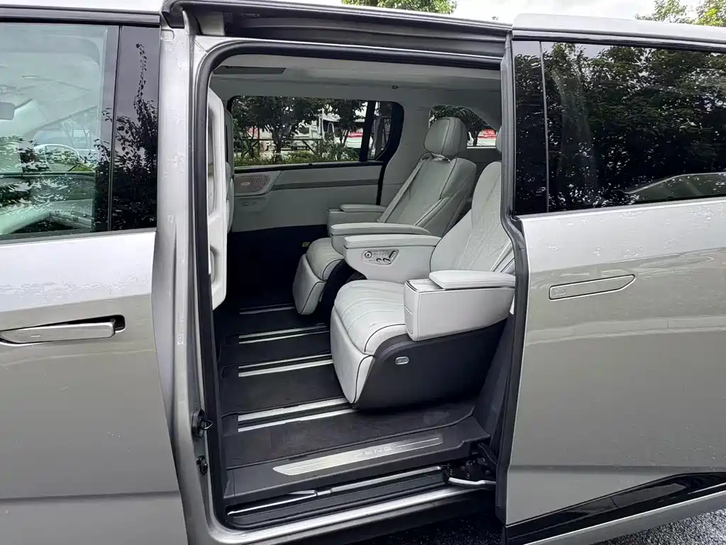 XPeng X9 - фото 30