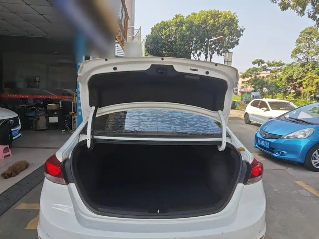 Hyundai Elantra — миниатюра 19