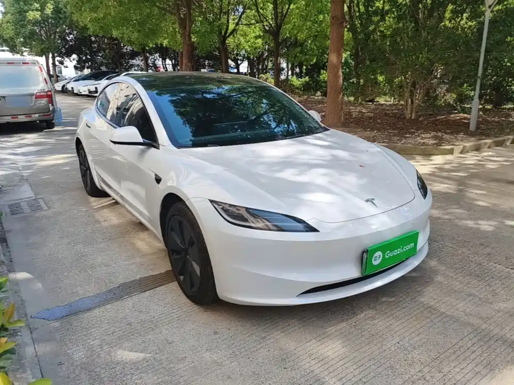 Tesla Model 3 — миниатюра 4