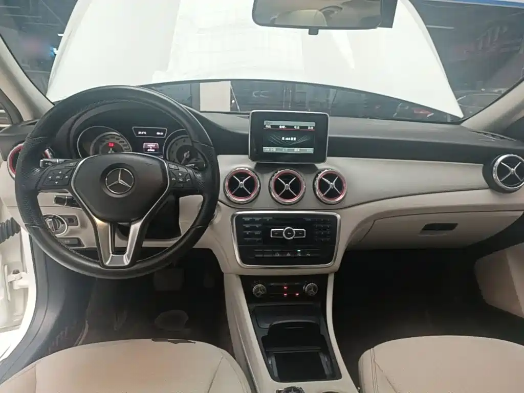 Mercedes-Benz GLA — миниатюра 10