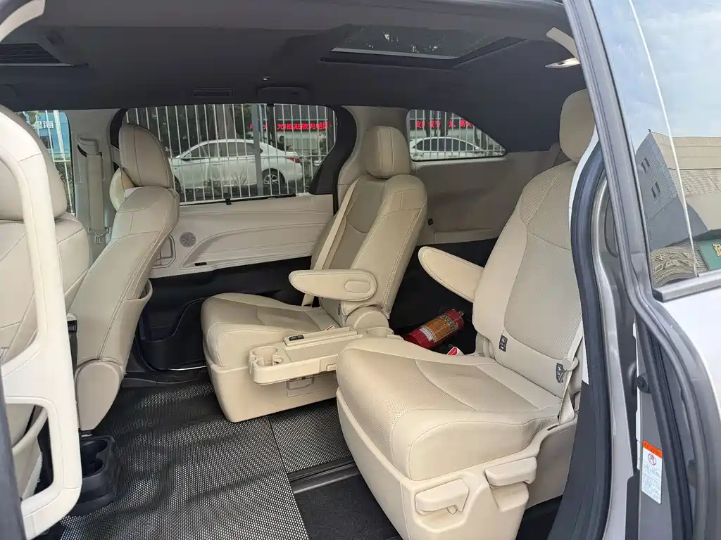 Toyota Granvia — миниатюра 14