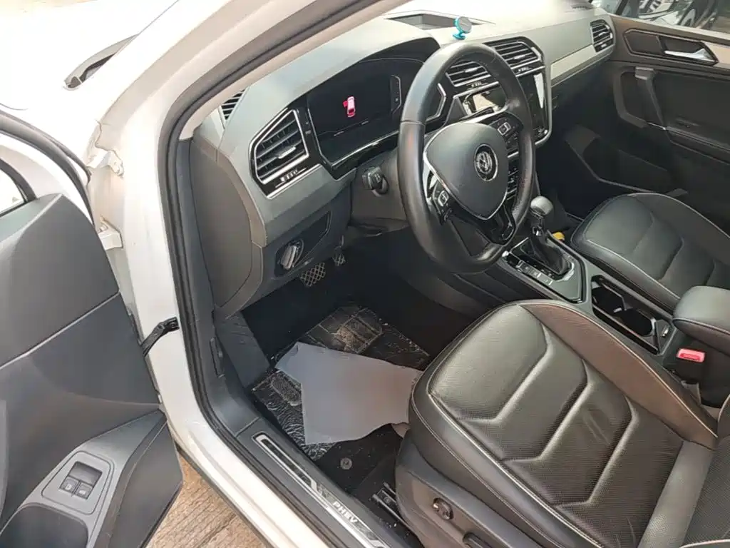 Volkswagen Tiguan L PHEV — миниатюра 16