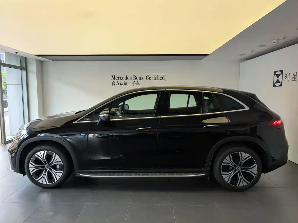 Mercedes-Benz EQE SUV — миниатюра 2