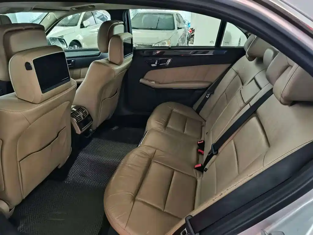 Mercedes-Benz E-Class — миниатюра 8