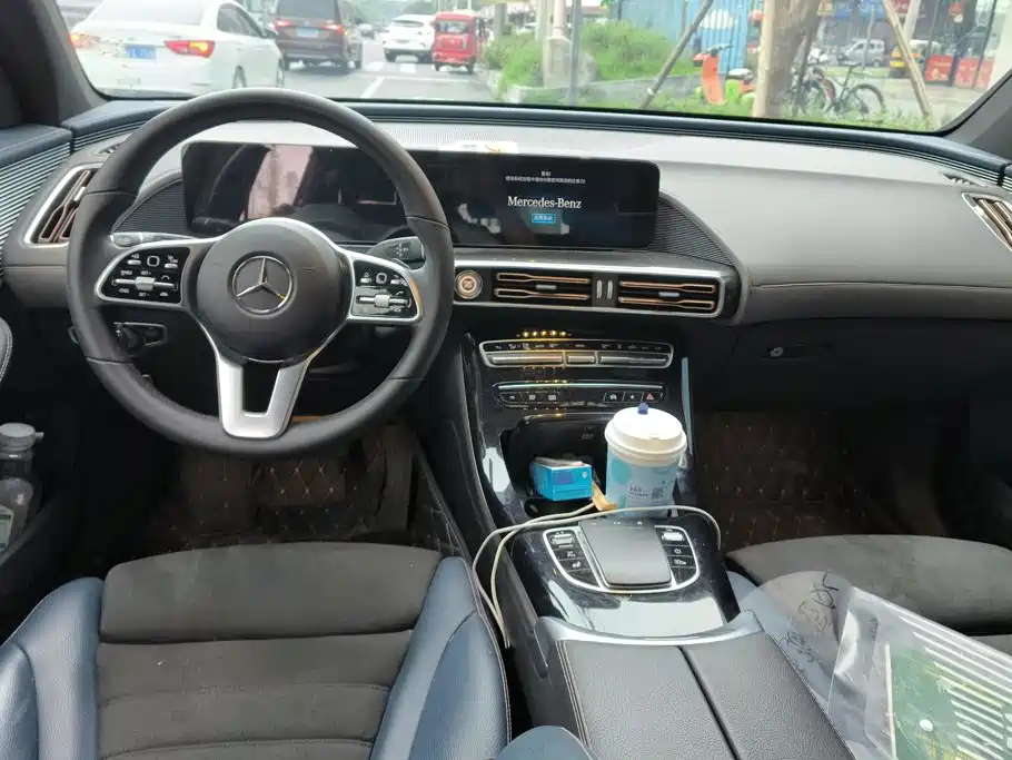 Mercedes-Benz EQC — миниатюра 12