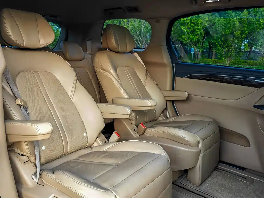 Buick GL8 — миниатюра 9