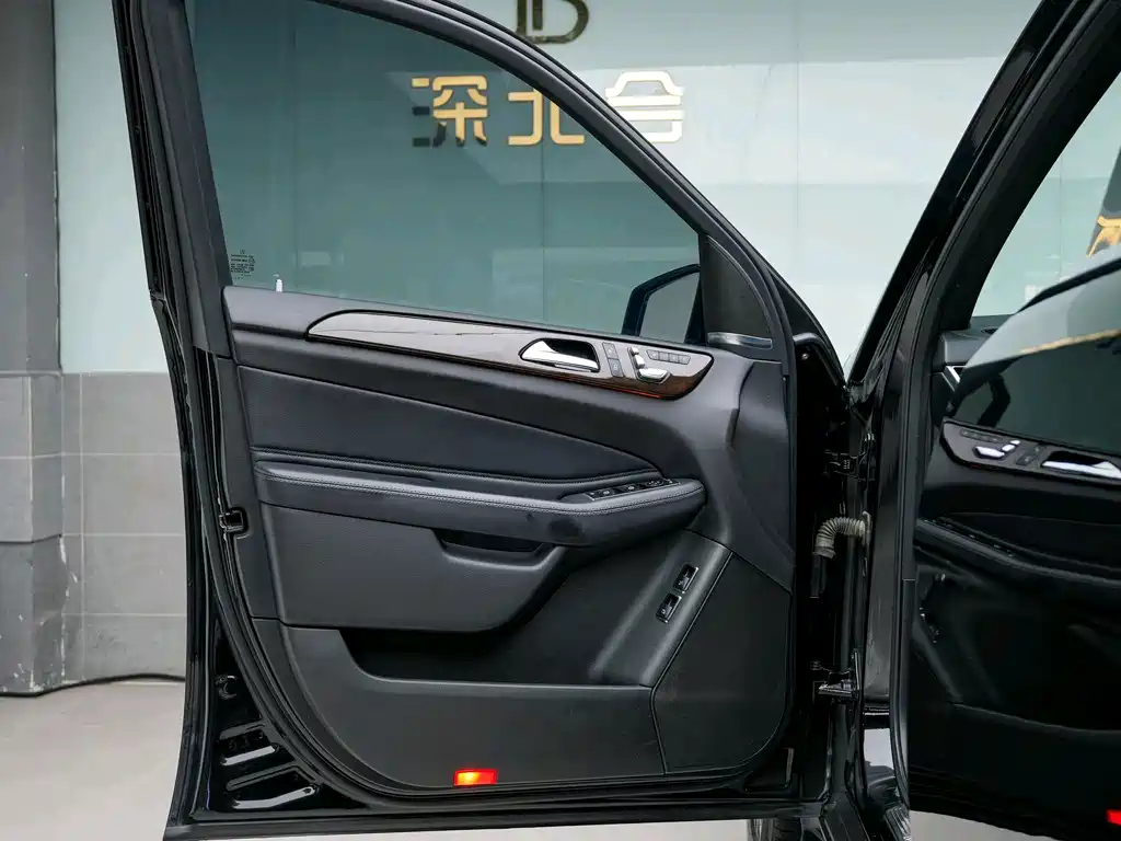 Mercedes-Benz GLS — миниатюра 6