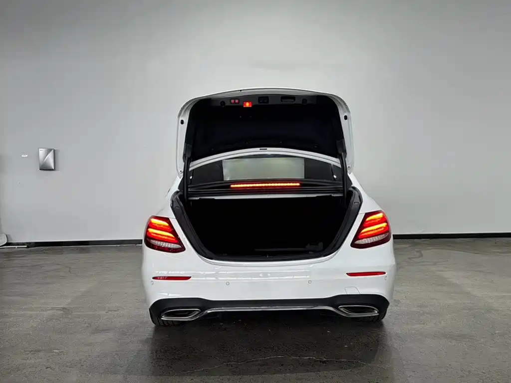 Mercedes-Benz E-Class — миниатюра 18