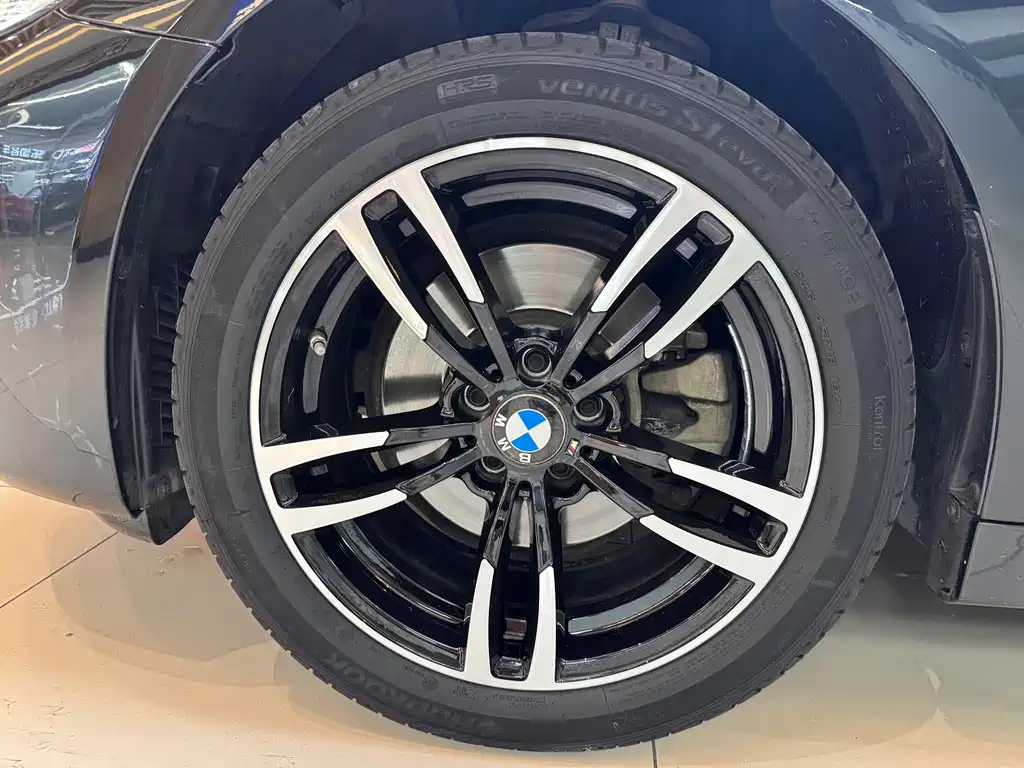 BMW 5 Series — миниатюра 9