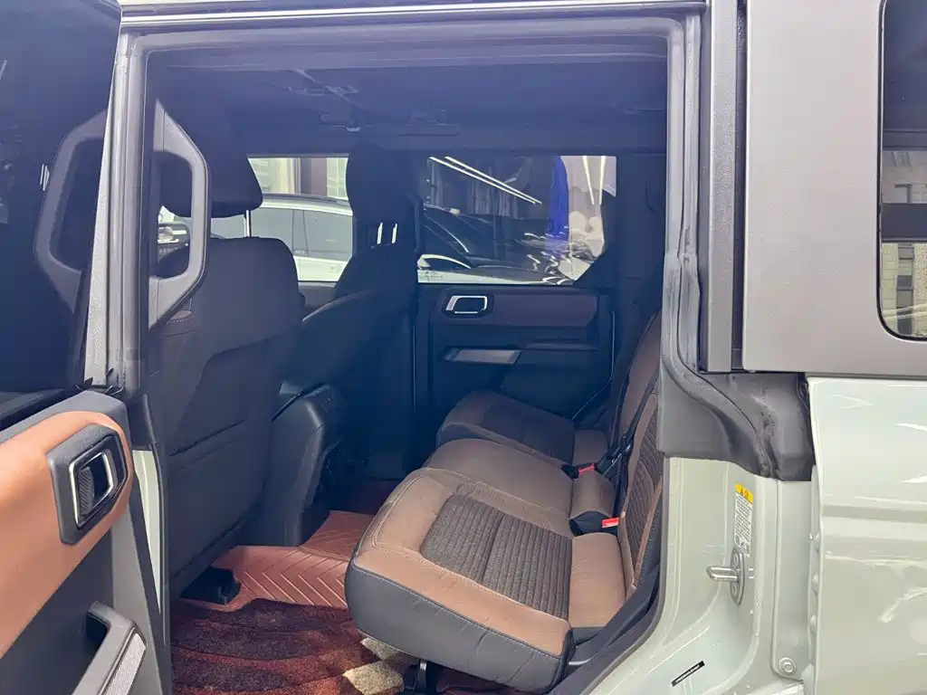 Ford Bronco (Import) — миниатюра 10