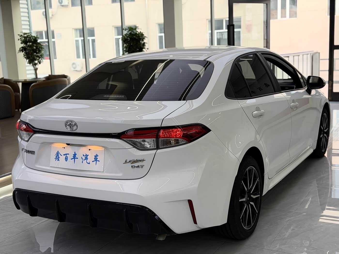 Toyota Levin 1.2 л 2023 г. Белый, пробег 16000 км
