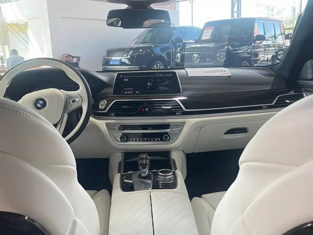 BMW 7 Series — миниатюра 7