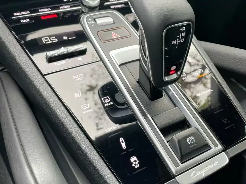 Porsche Cayenne — миниатюра 6