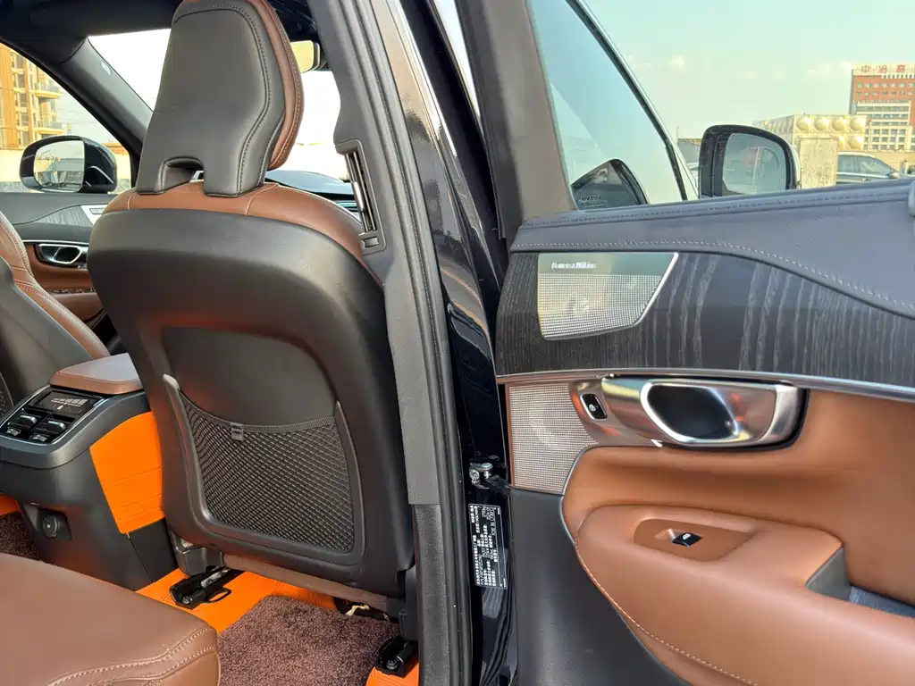 Volvo XC90 — миниатюра 21