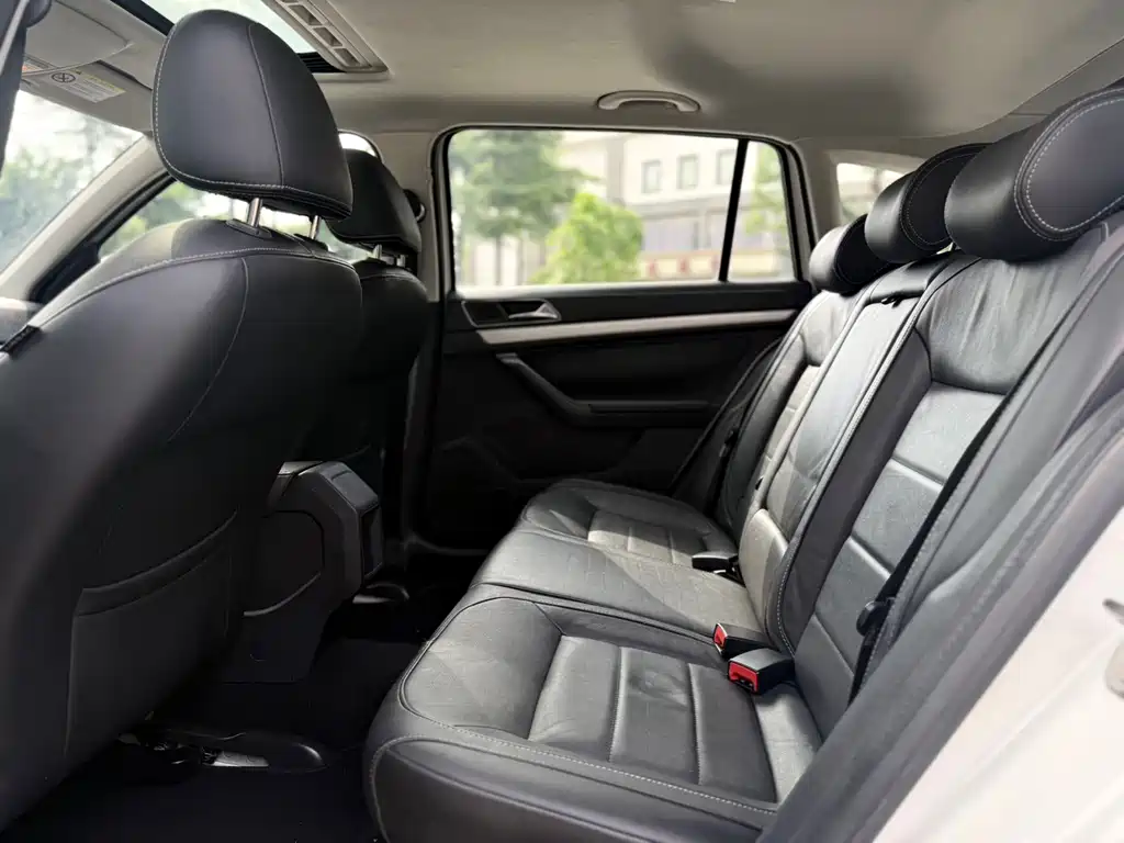Volkswagen Gran Lavida 2015 1.6L AT Comfort