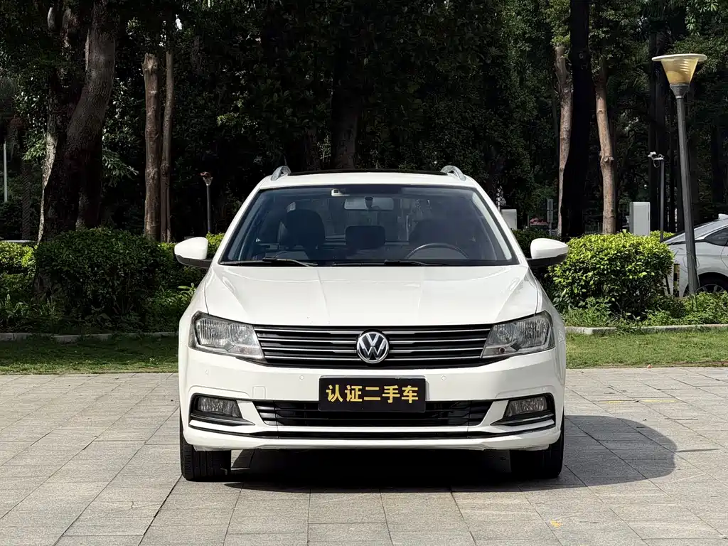 Volkswagen Gran Lavida 2015 1.6L AT Comfort