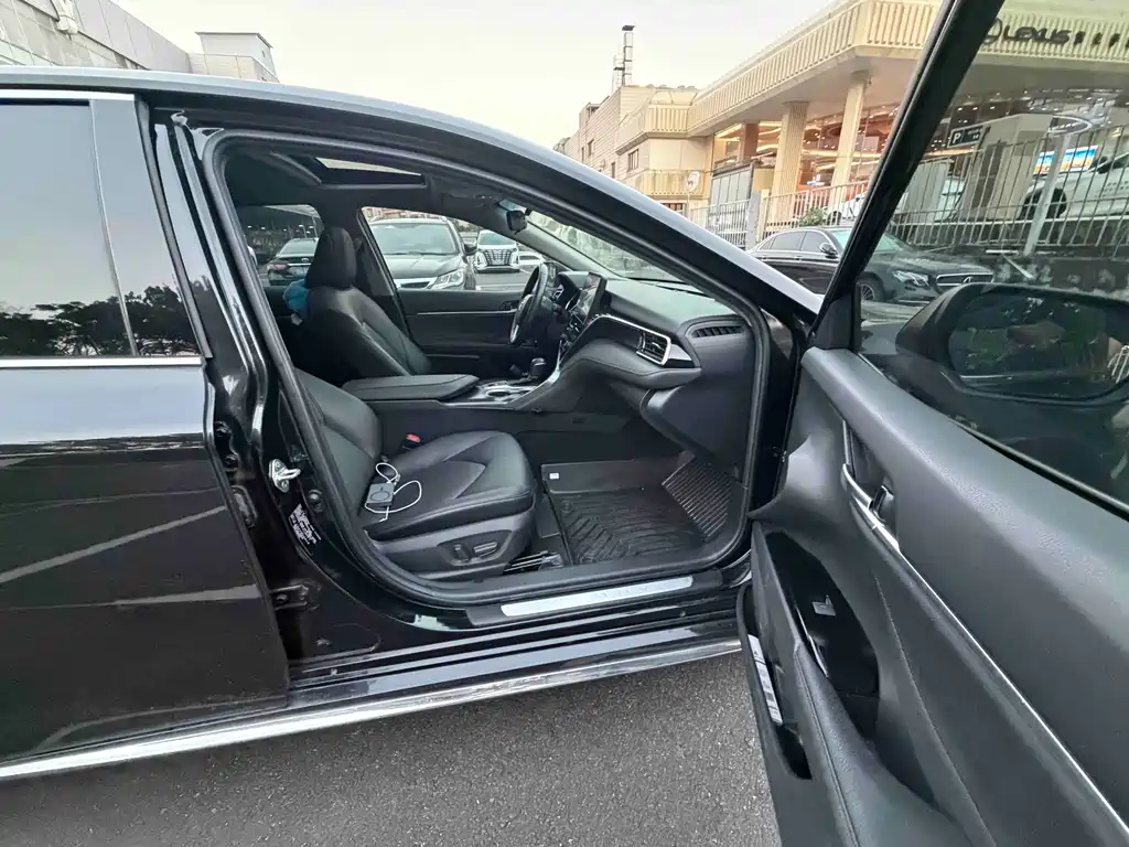 Toyota Camry — миниатюра 12