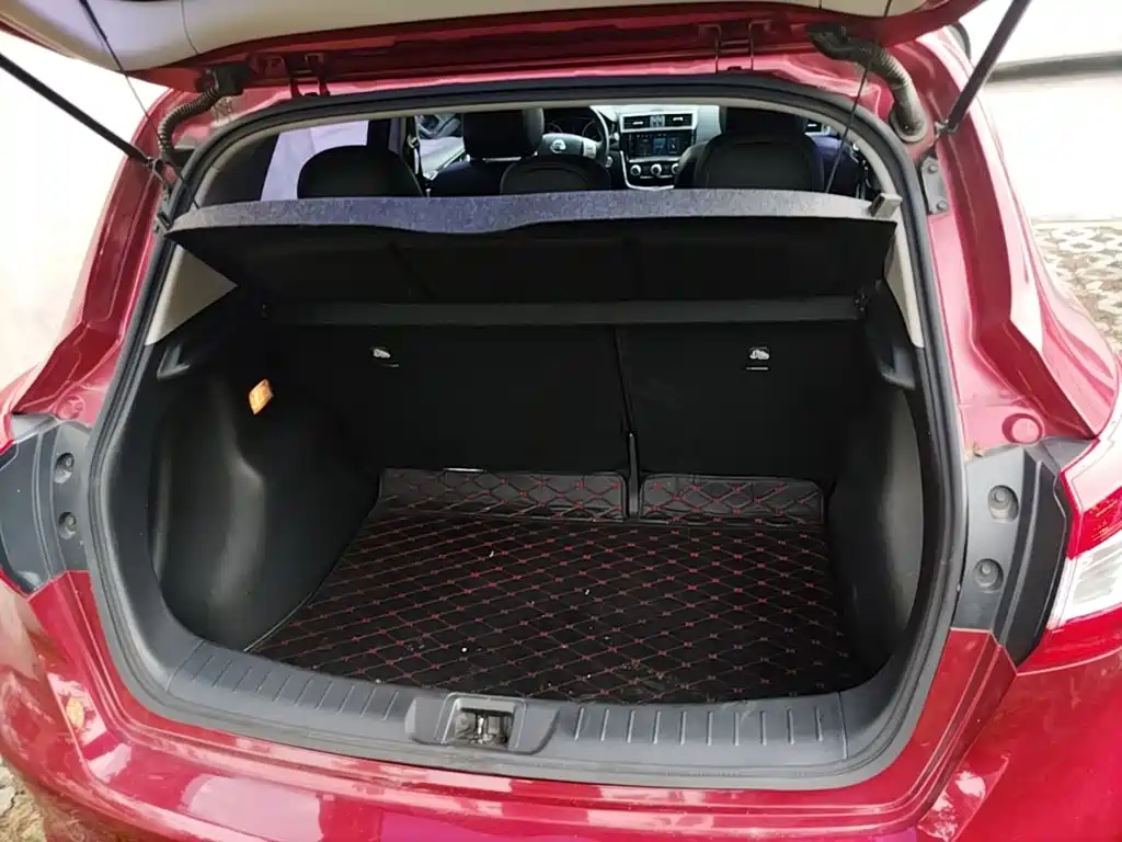 Nissan Tiida — миниатюра 19