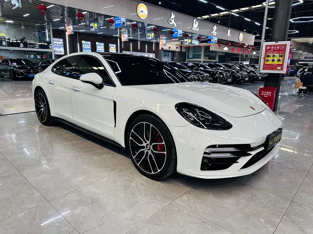 PORSCHE PANAMERA