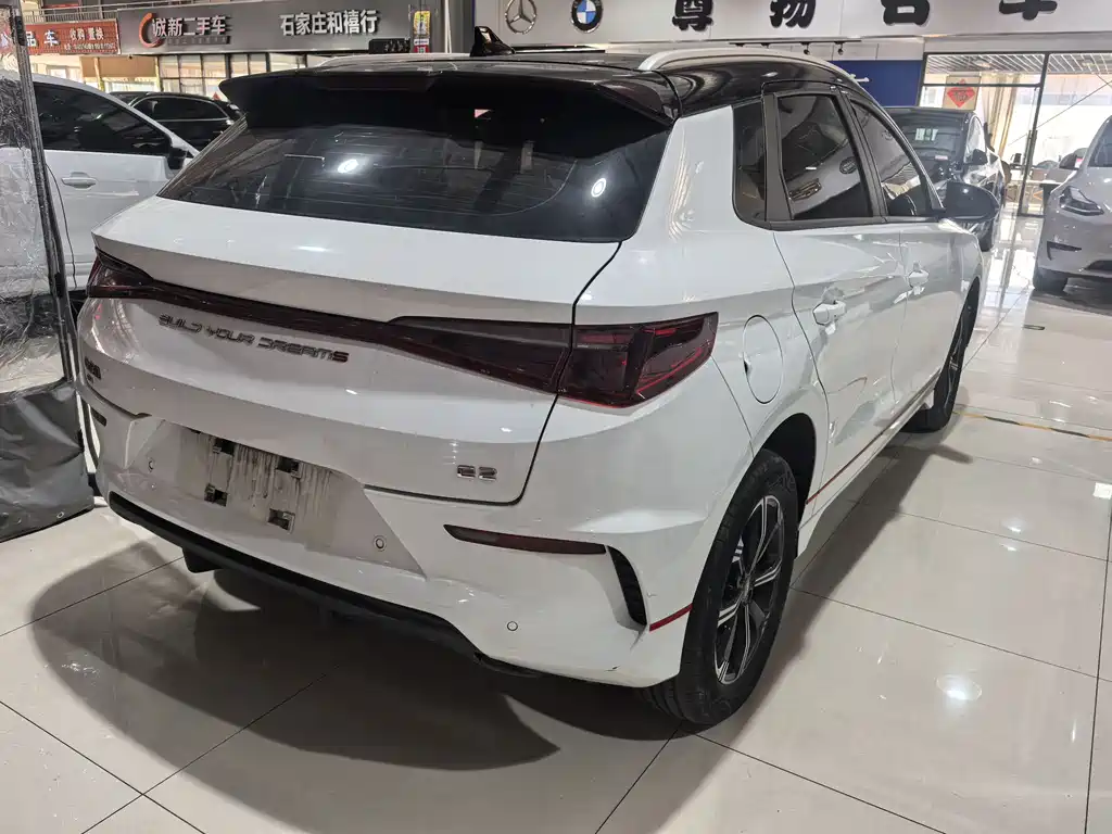 BYD E2