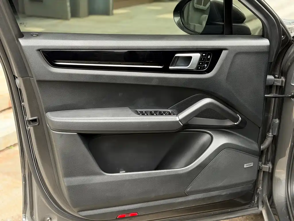 Porsche Cayenne Hybrid — миниатюра 7