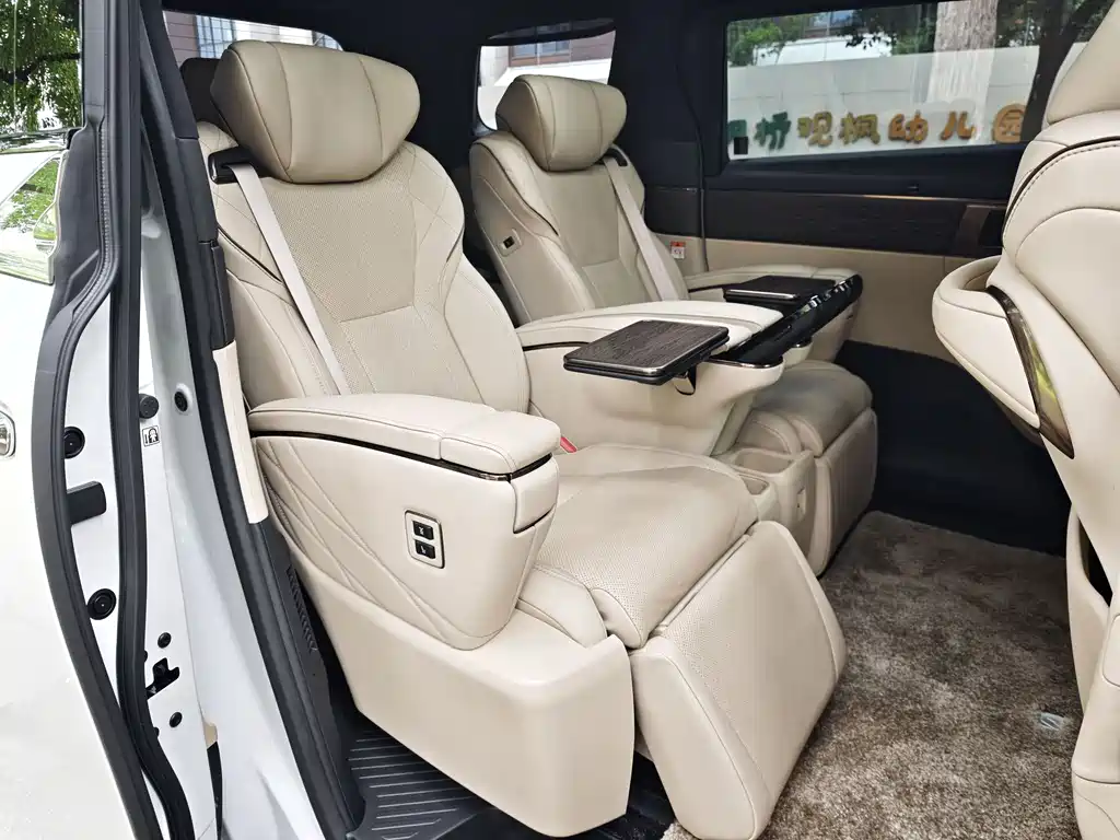 Toyota Alphard — миниатюра 11