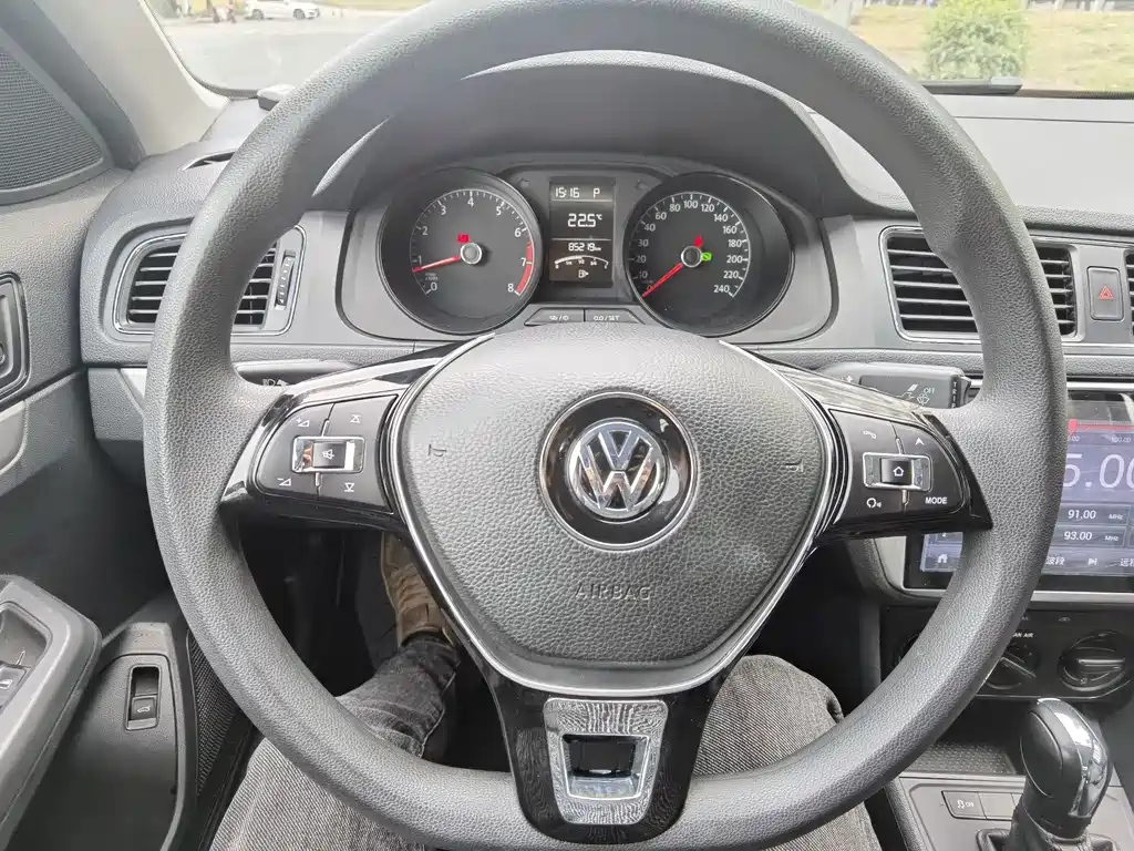 Volkswagen Lavida — миниатюра 6