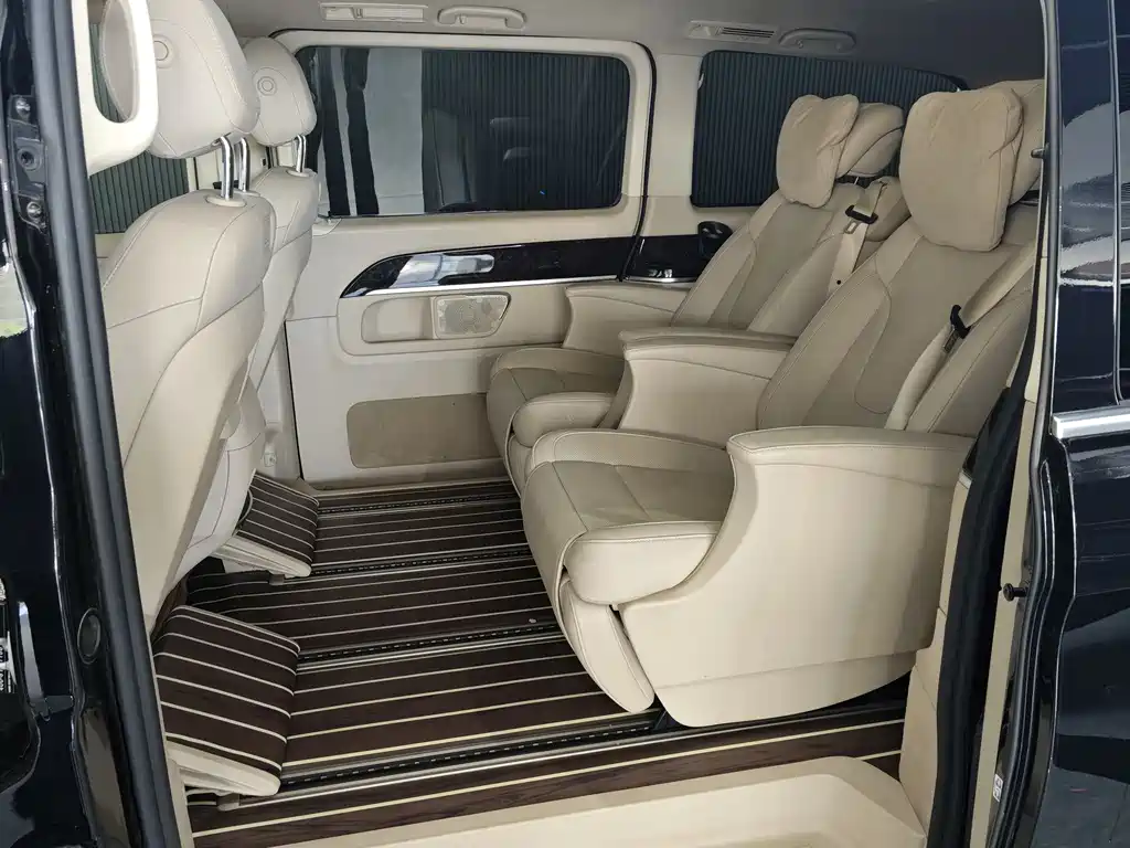 Mercedes-Benz V-Class V 2018 V 260 Luxury VI
