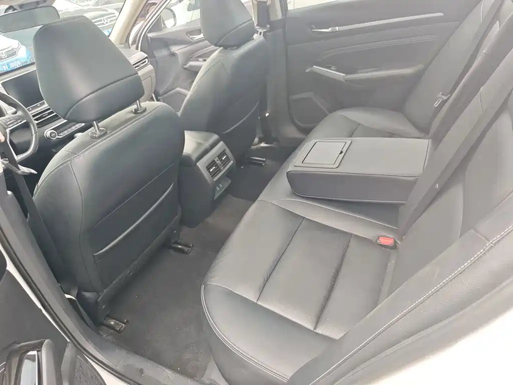 Nissan Teana — миниатюра 7