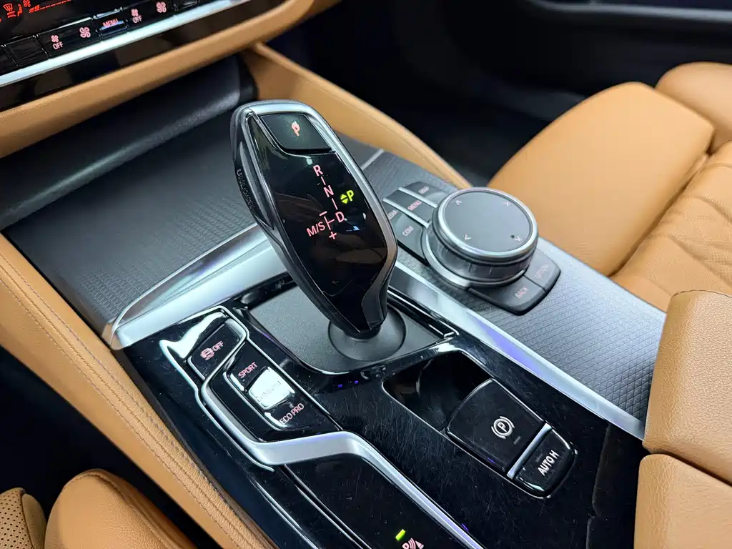BMW 5 Series (Import) — миниатюра 17