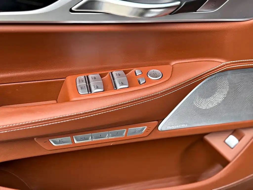 BMW 7 Series — миниатюра 6