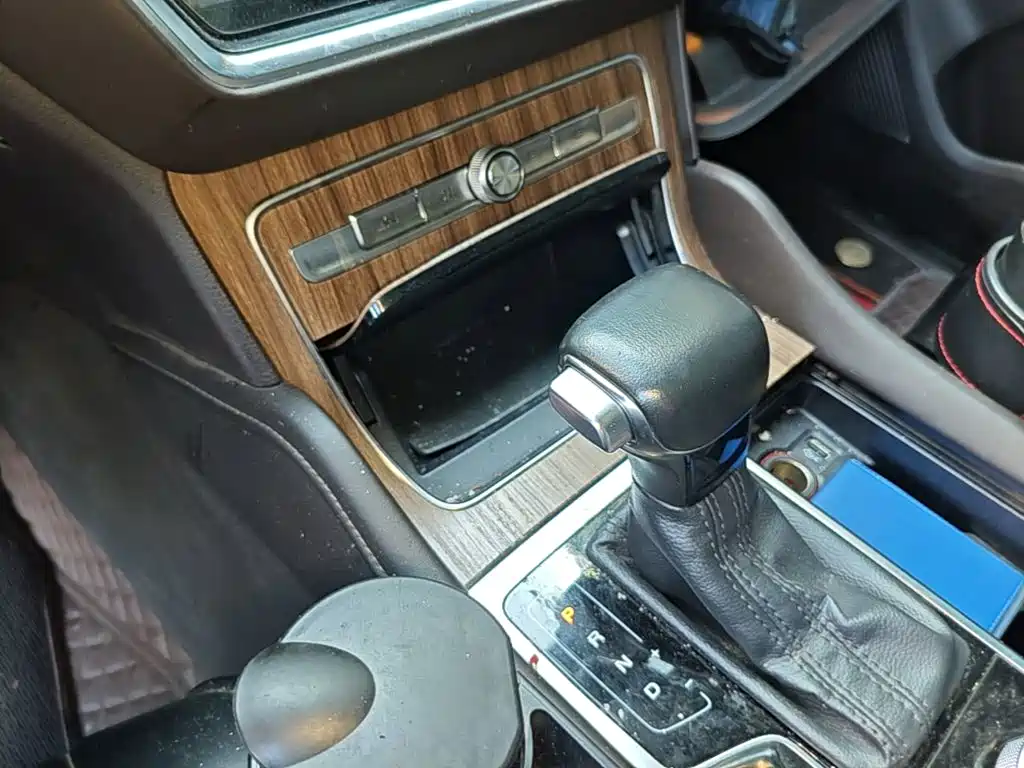 Roewe RX8 — миниатюра 14