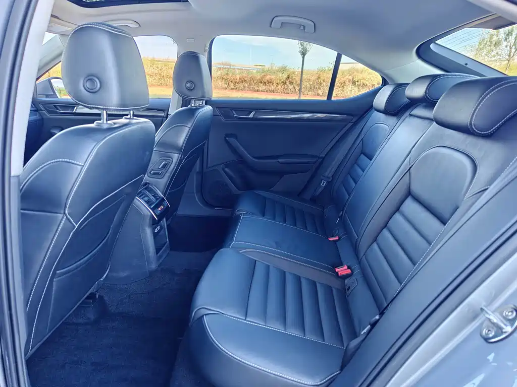 Skoda Superb — миниатюра 16