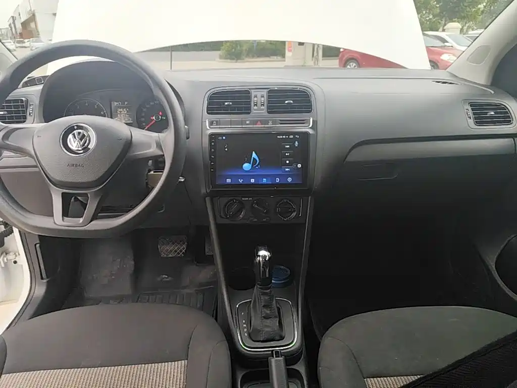 Volkswagen Polo — миниатюра 13