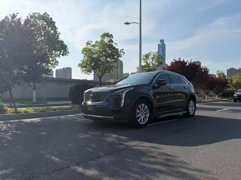 Купить Cadillac XT4