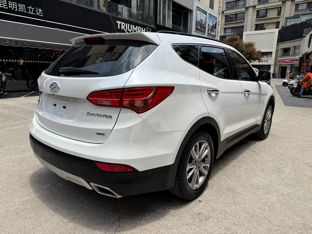 Hyundai Santa Fe 2013 2.4L AT