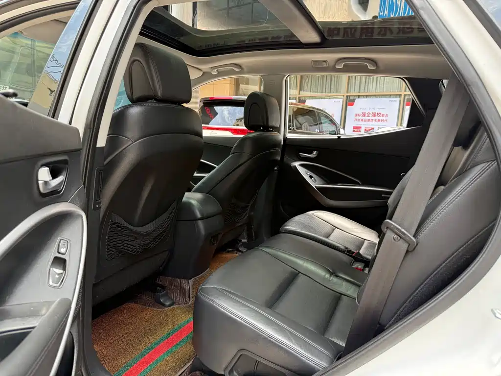 Hyundai Santa Fe 2013 2.4L AT