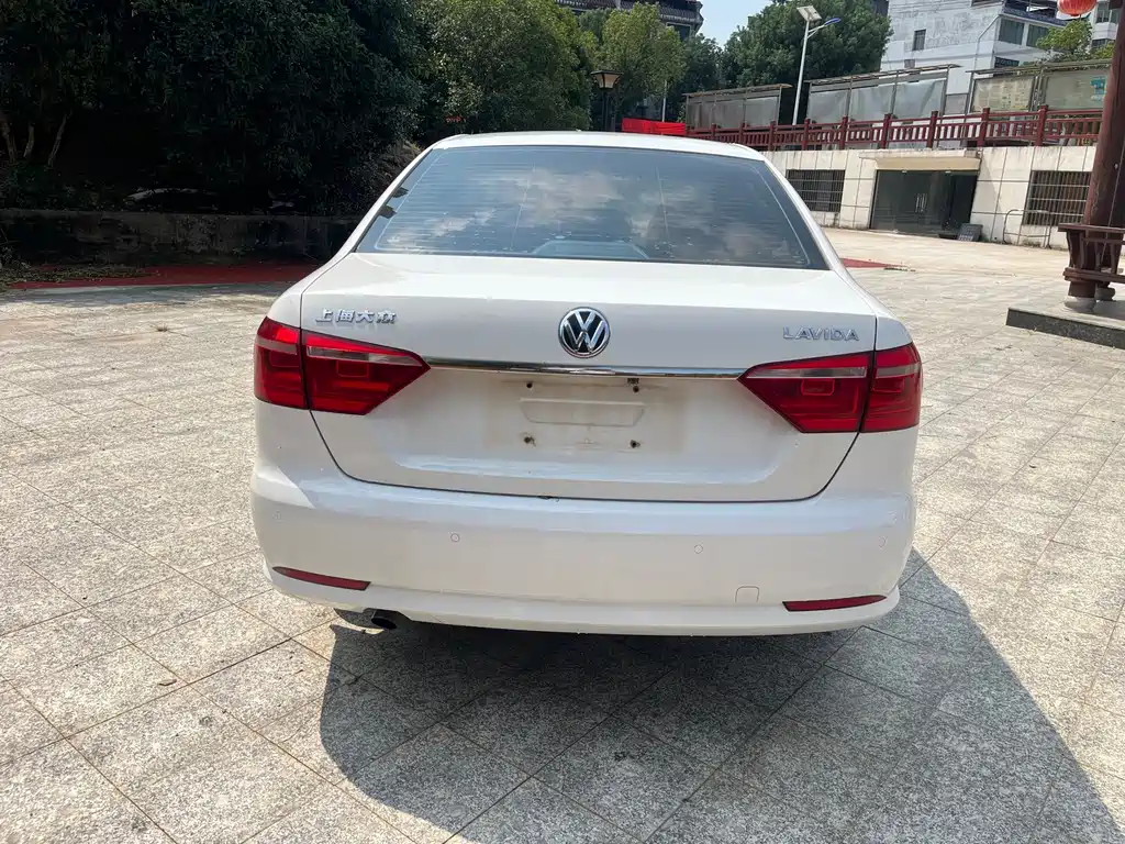 Volkswagen Lavida — миниатюра 5