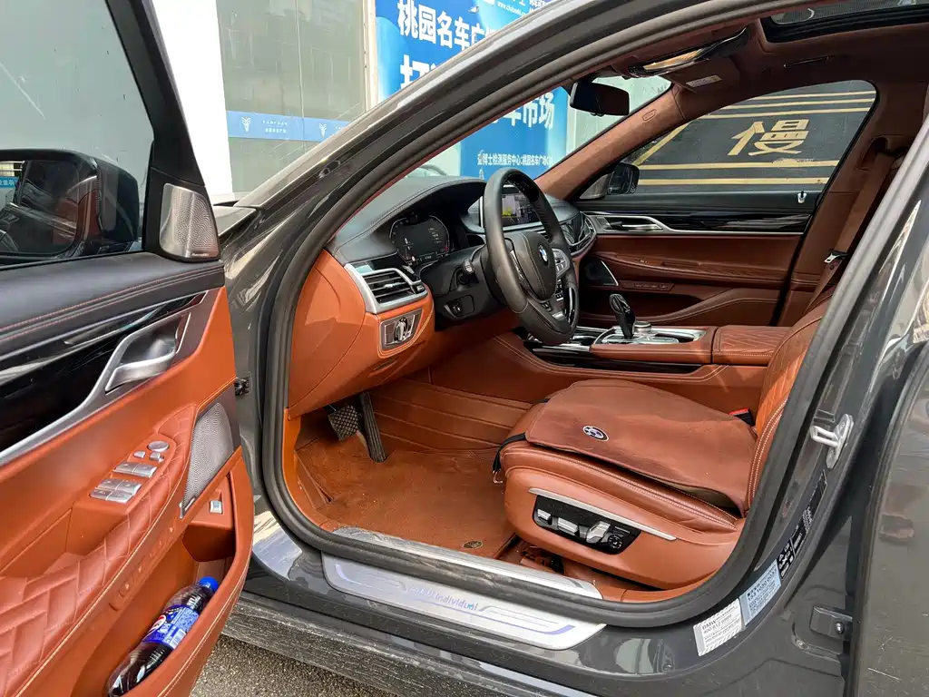 BMW 7 Series — миниатюра 3