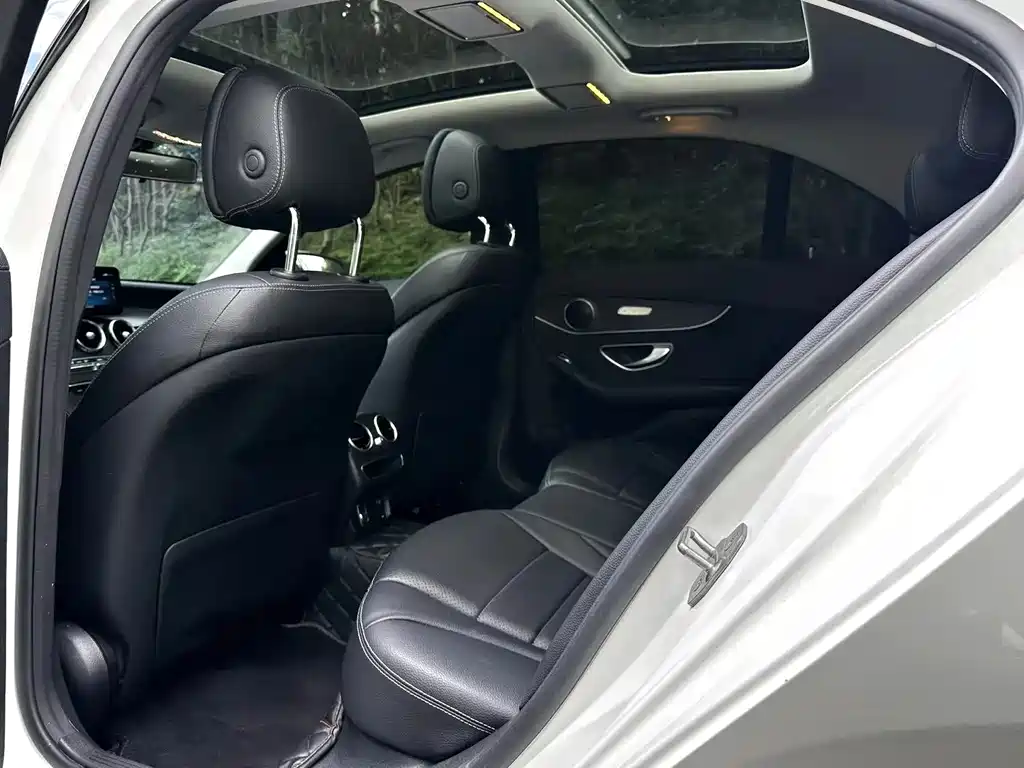 Mercedes-Benz C-Class — миниатюра 6