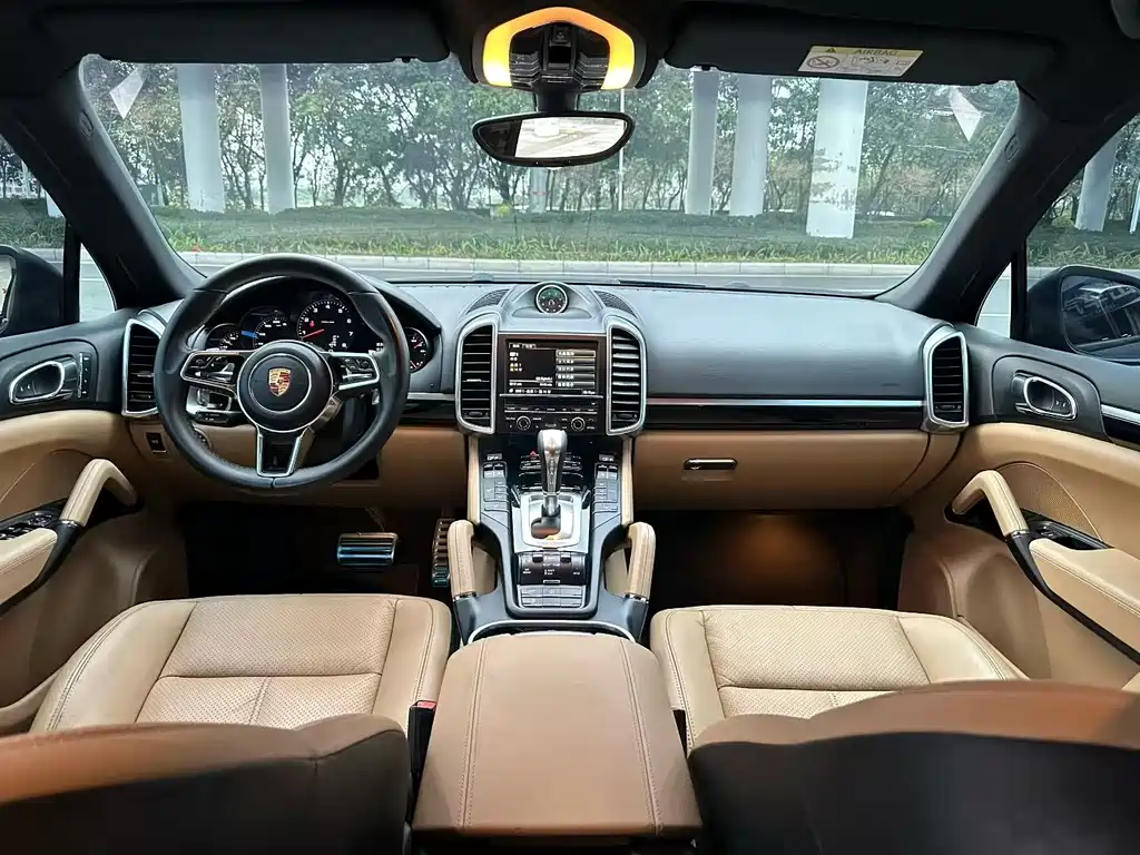 Porsche Cayenne — миниатюра 7