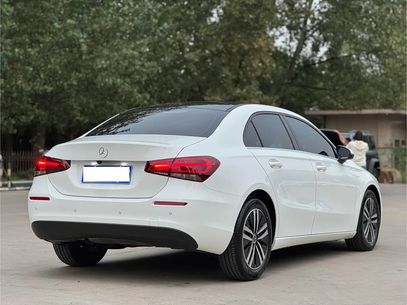 Mercedes-Benz A-Class 1.3 л 2022 г. Белый, пробег 28000 км