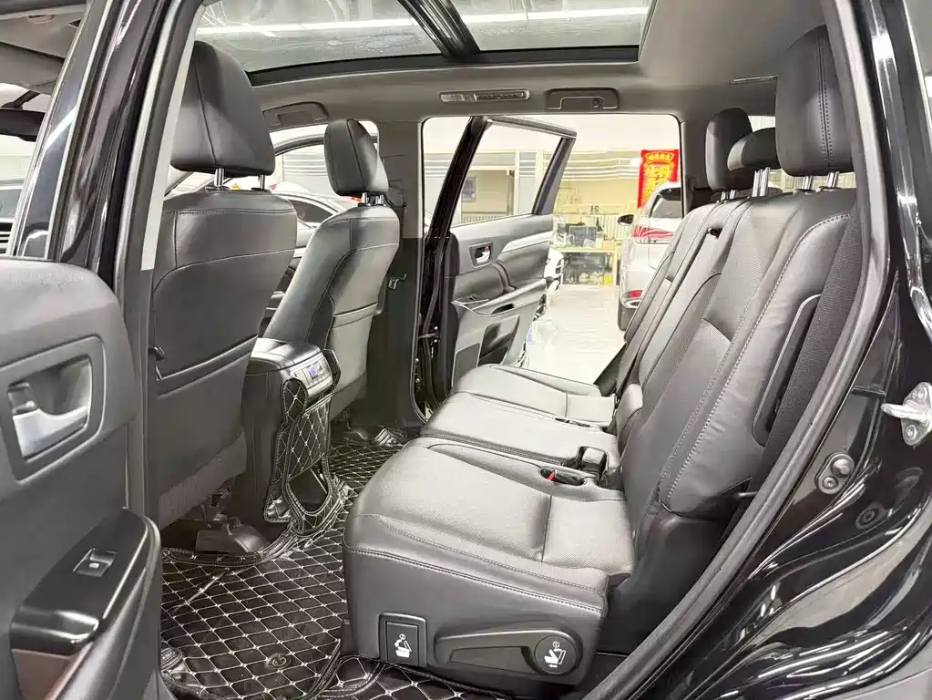 Toyota Highlander 2015 2.0T Luxury 7 мест