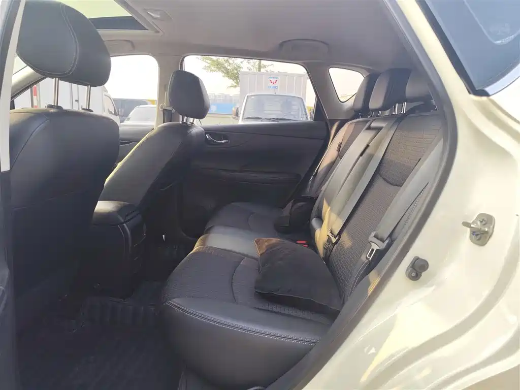 Nissan Tiida — миниатюра 7