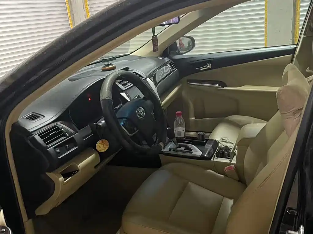Toyota Camry 2016 2.0G Luxury
